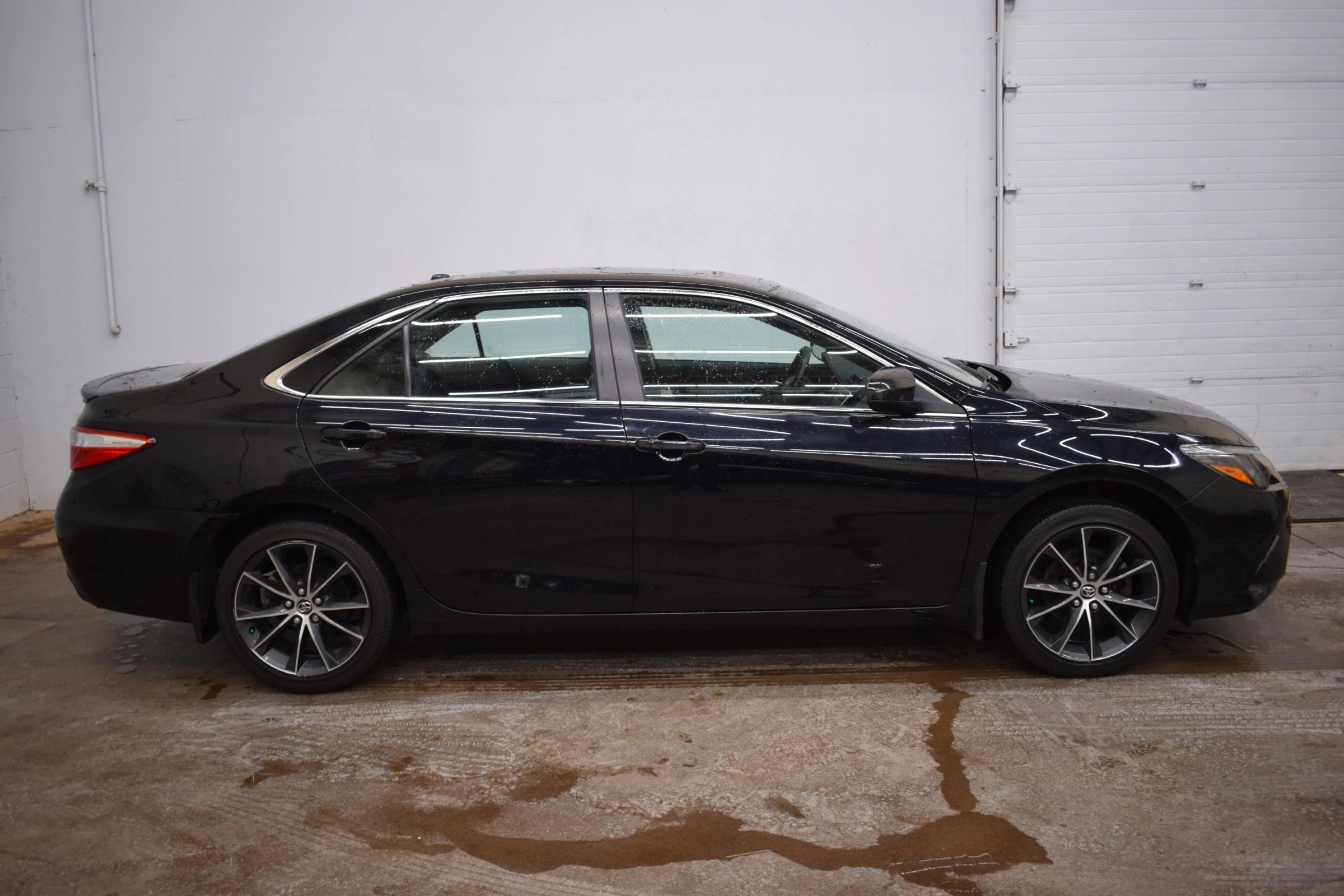 
								2015 Toyota Camry XLE full									