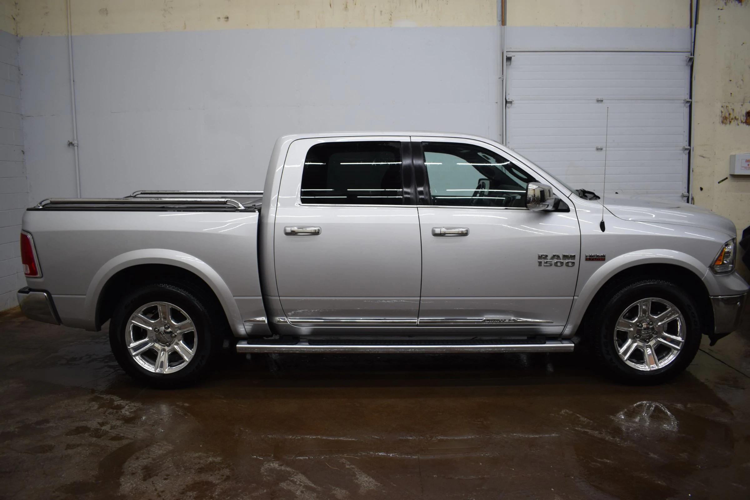 
								2016 Ram 1500 Laramie full									