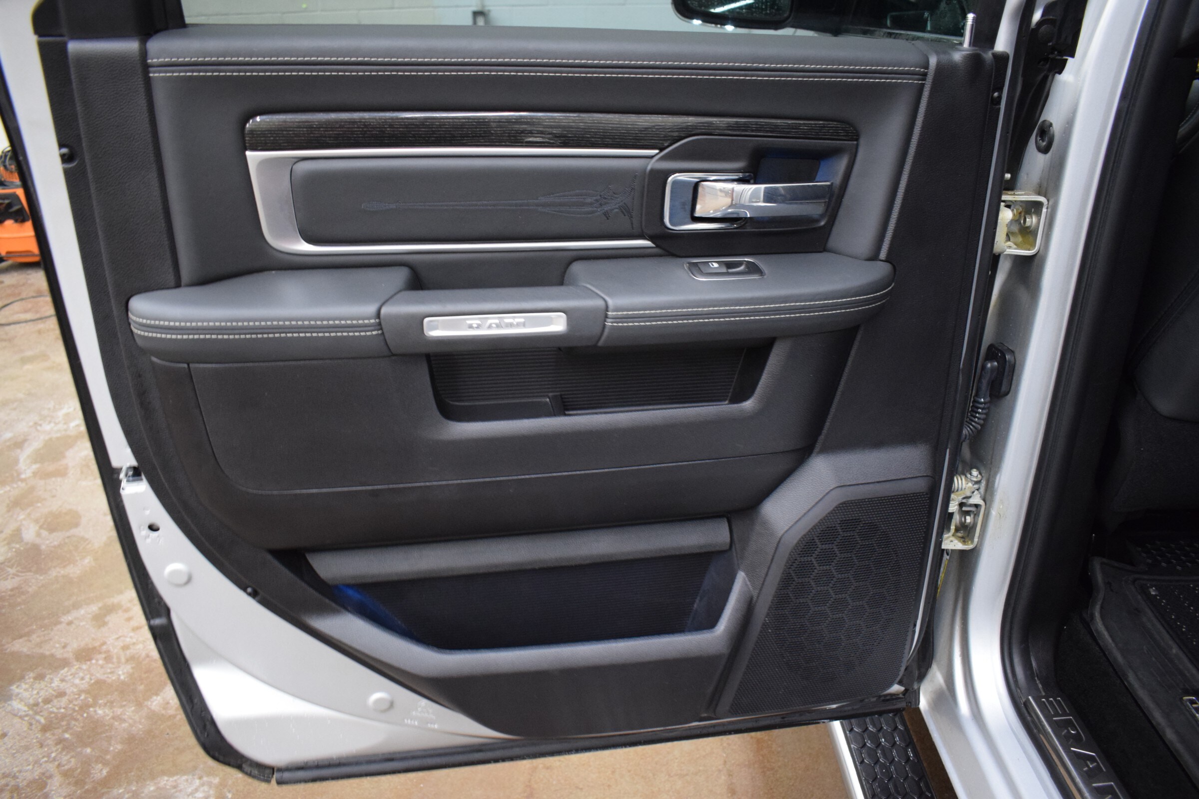 
								2016 Ram 1500 Laramie full									