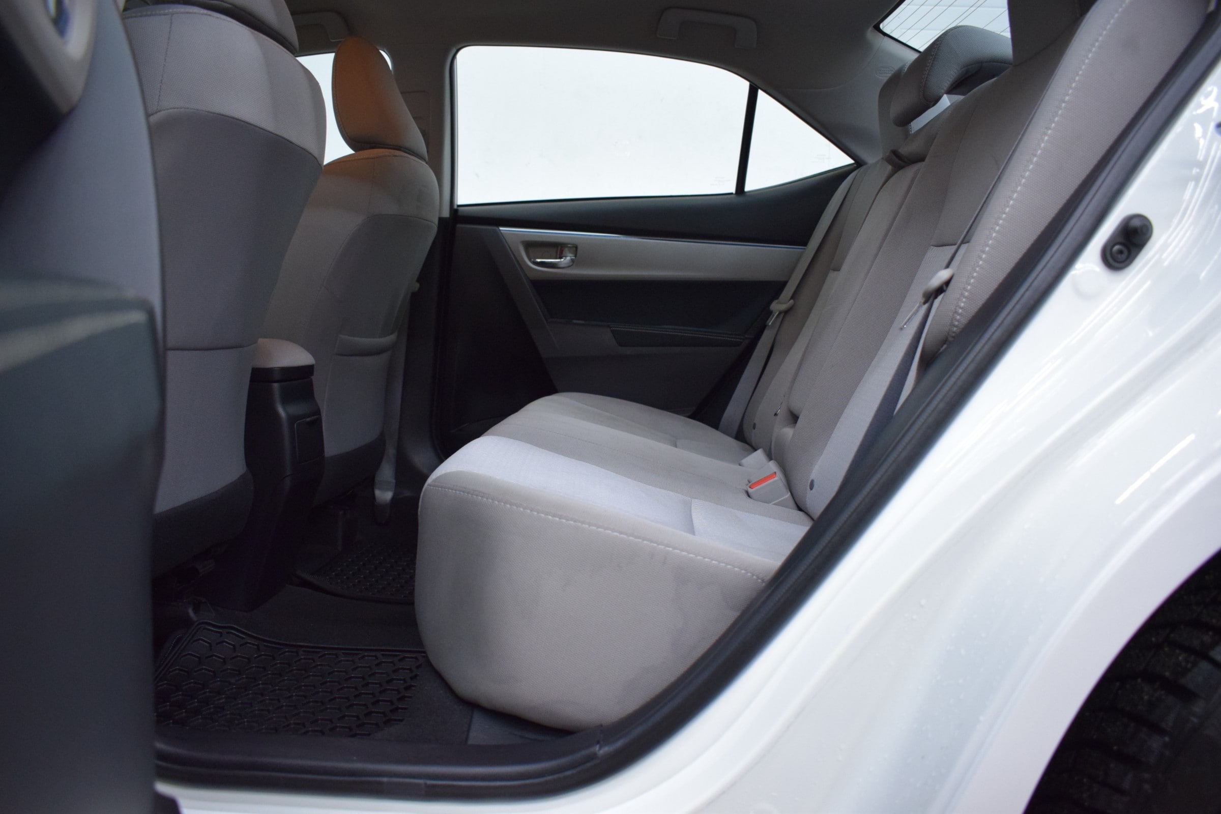 
								2016 Toyota Corolla LE full									