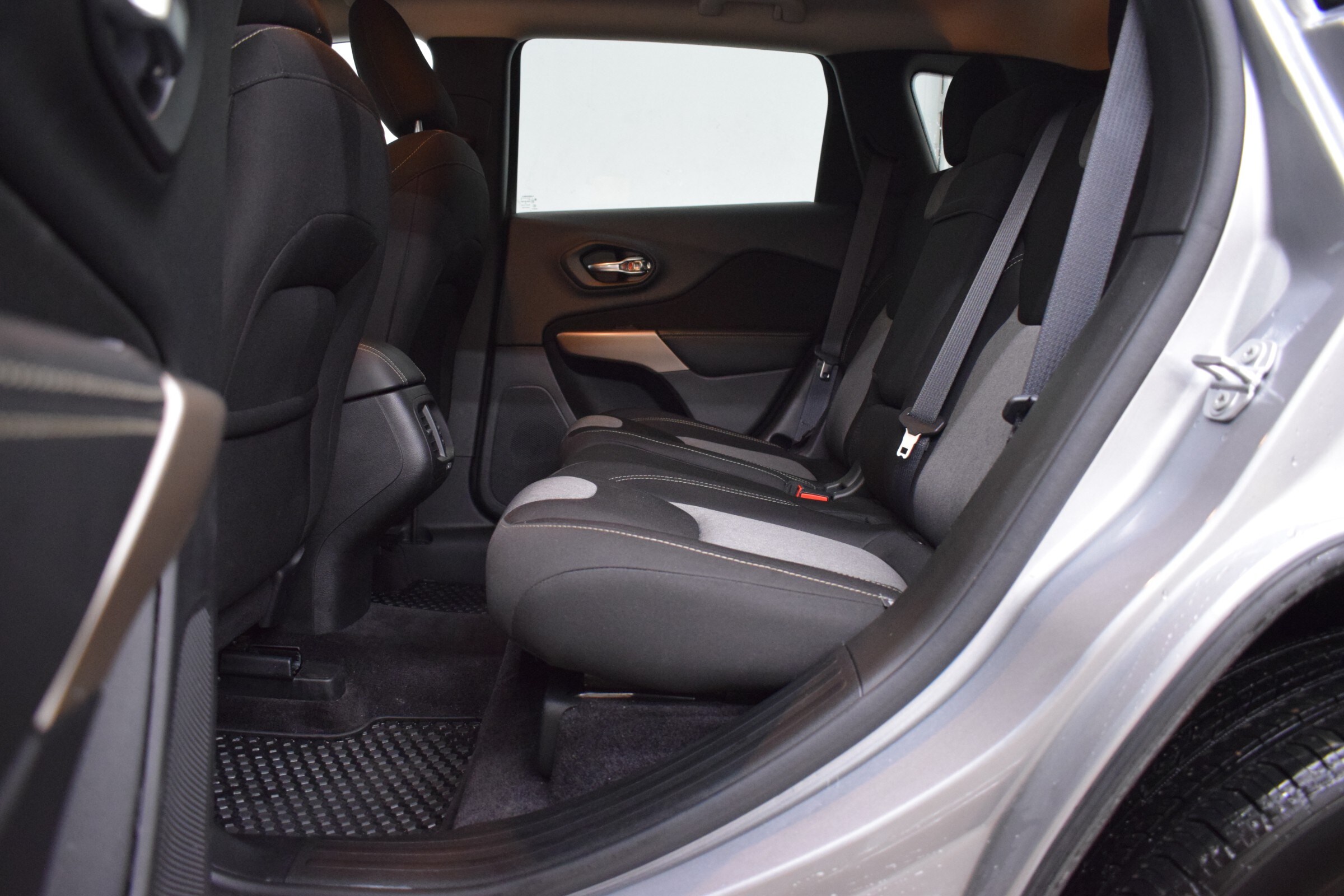 
								2017 Jeep Cherokee Sport full									