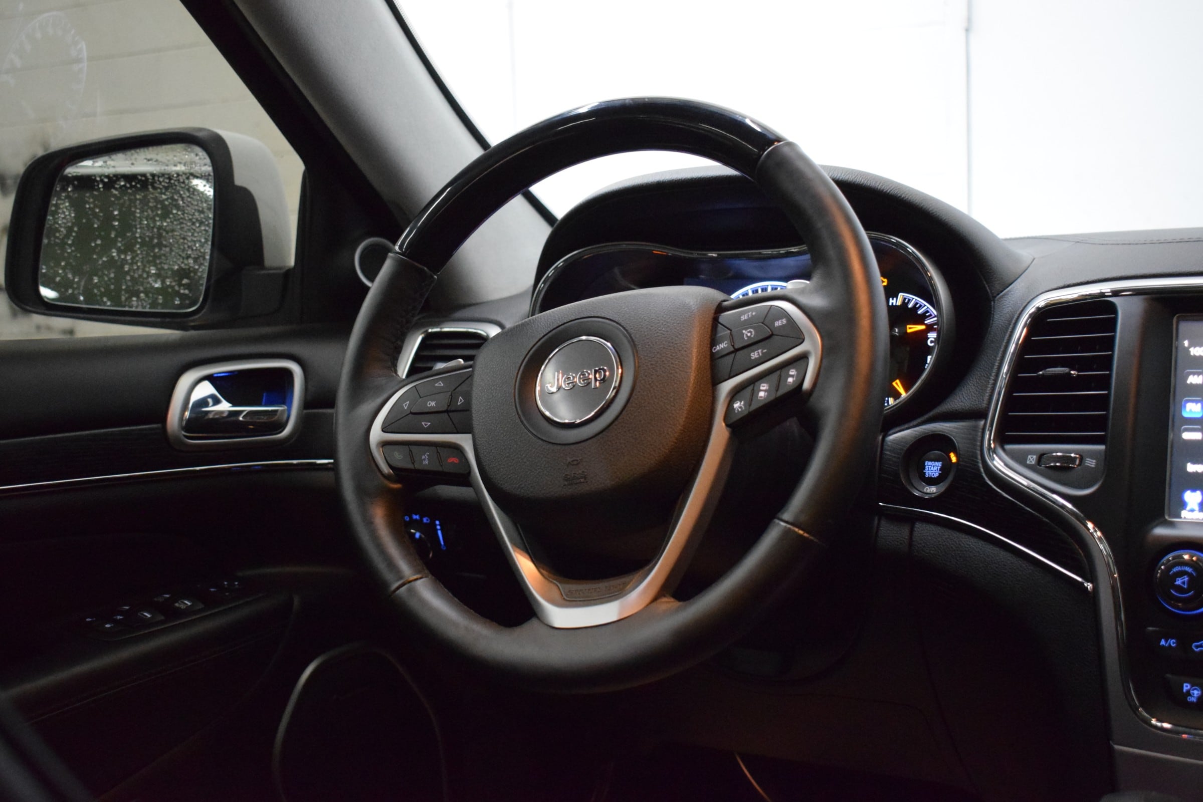 
								2017 Jeep Grand Cherokee Summit full									