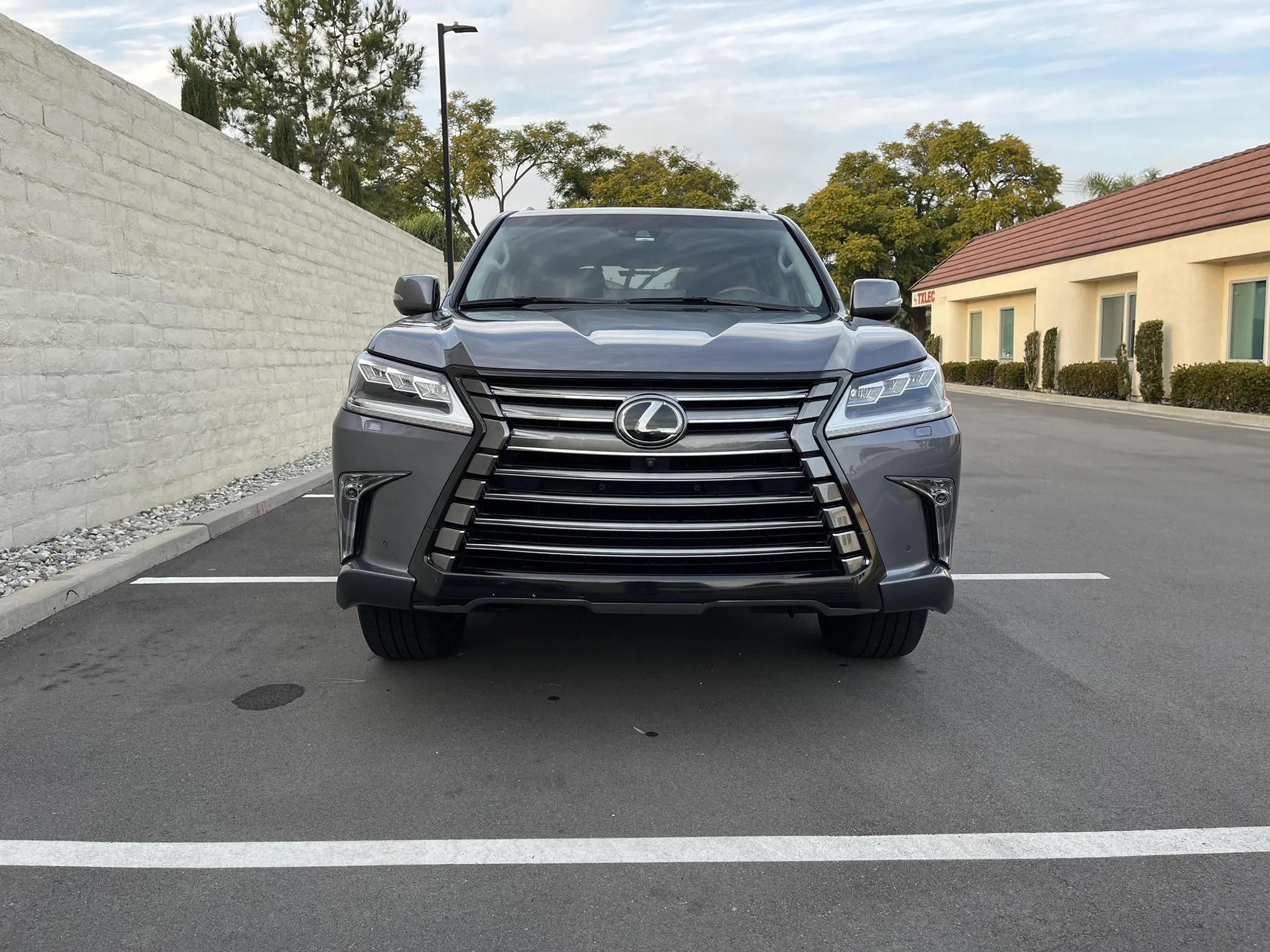 
								2018 Lexus LX570 full									