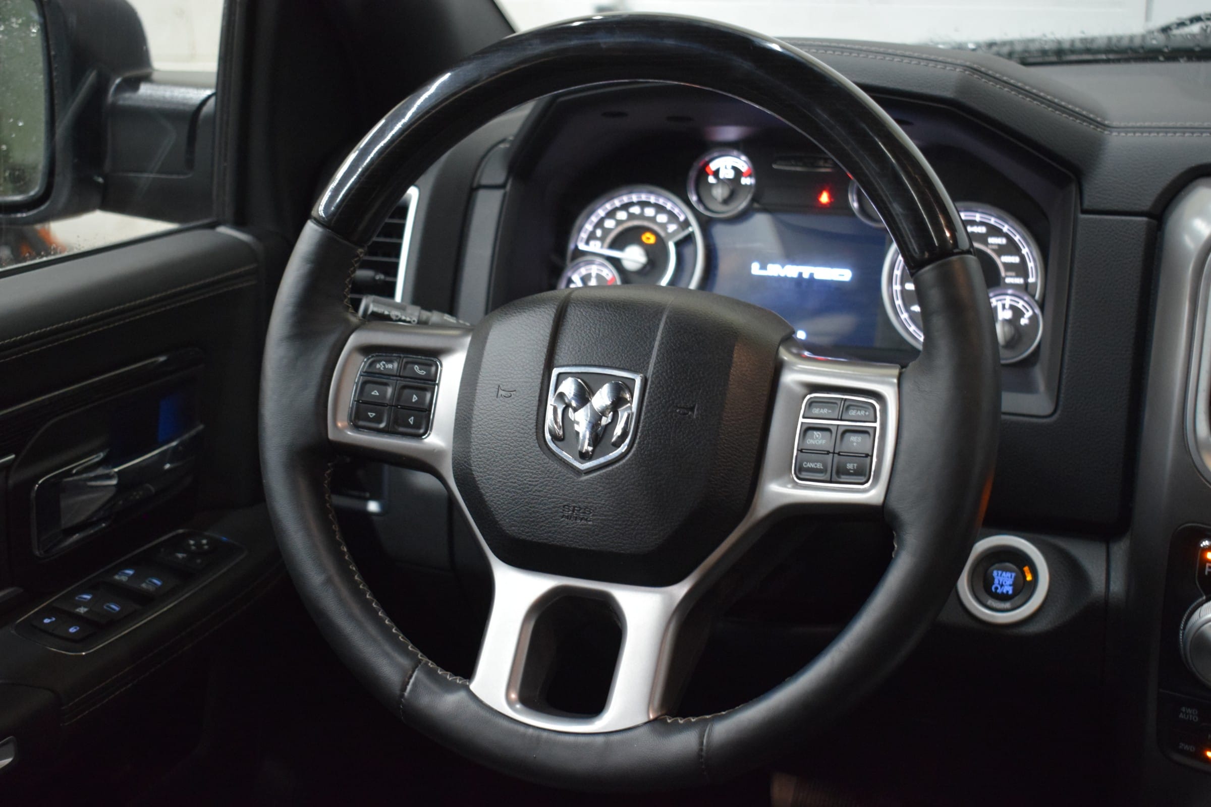 
								2016 Ram 1500 Laramie full									