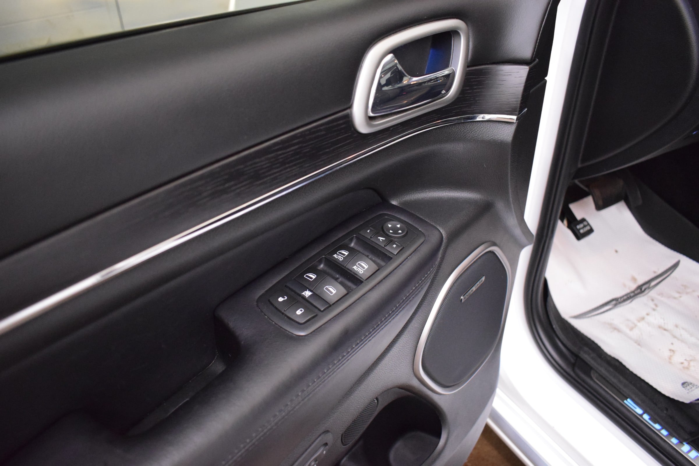 
								2017 Jeep Grand Cherokee Summit full									