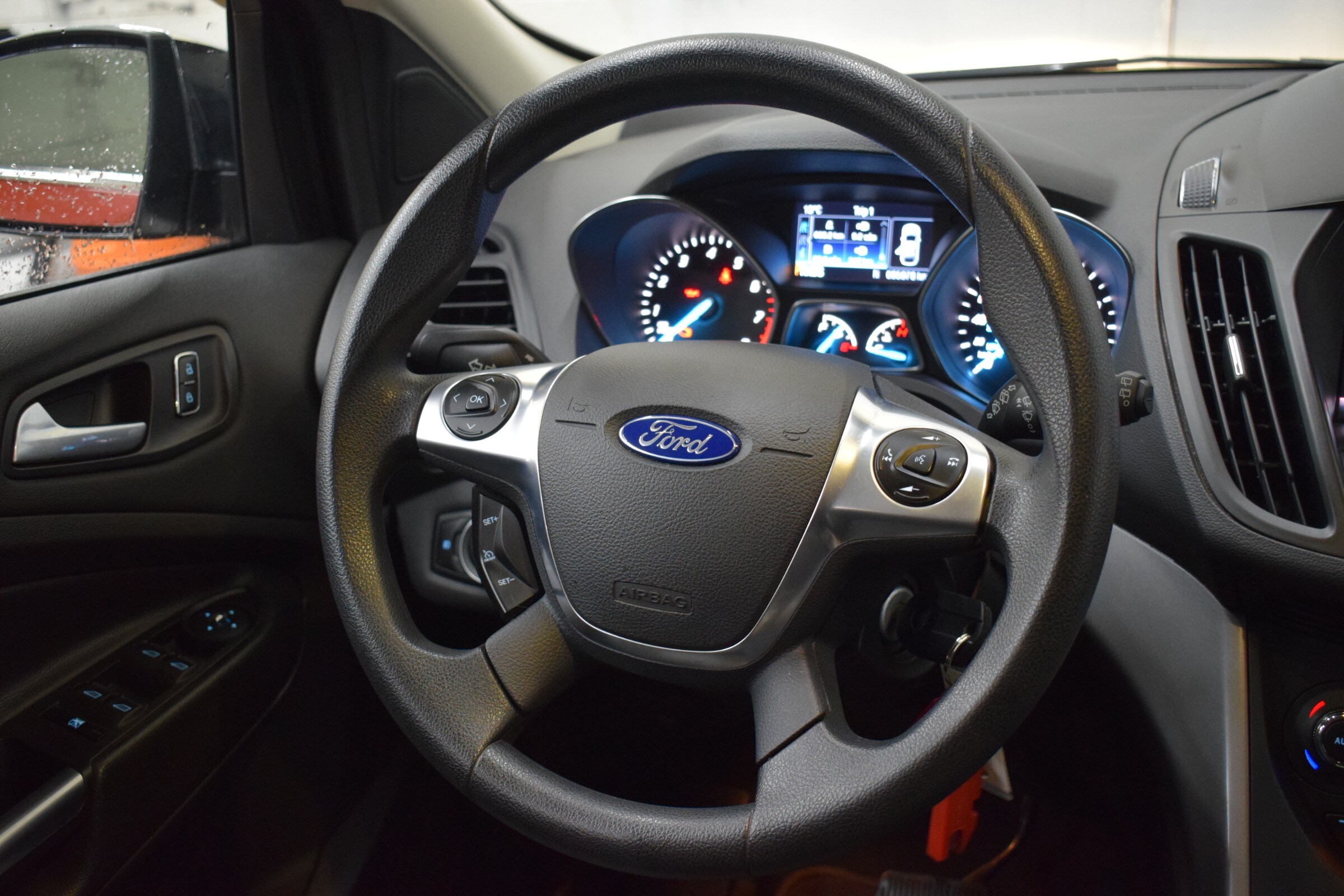 
								2015 Ford Escape SE full									