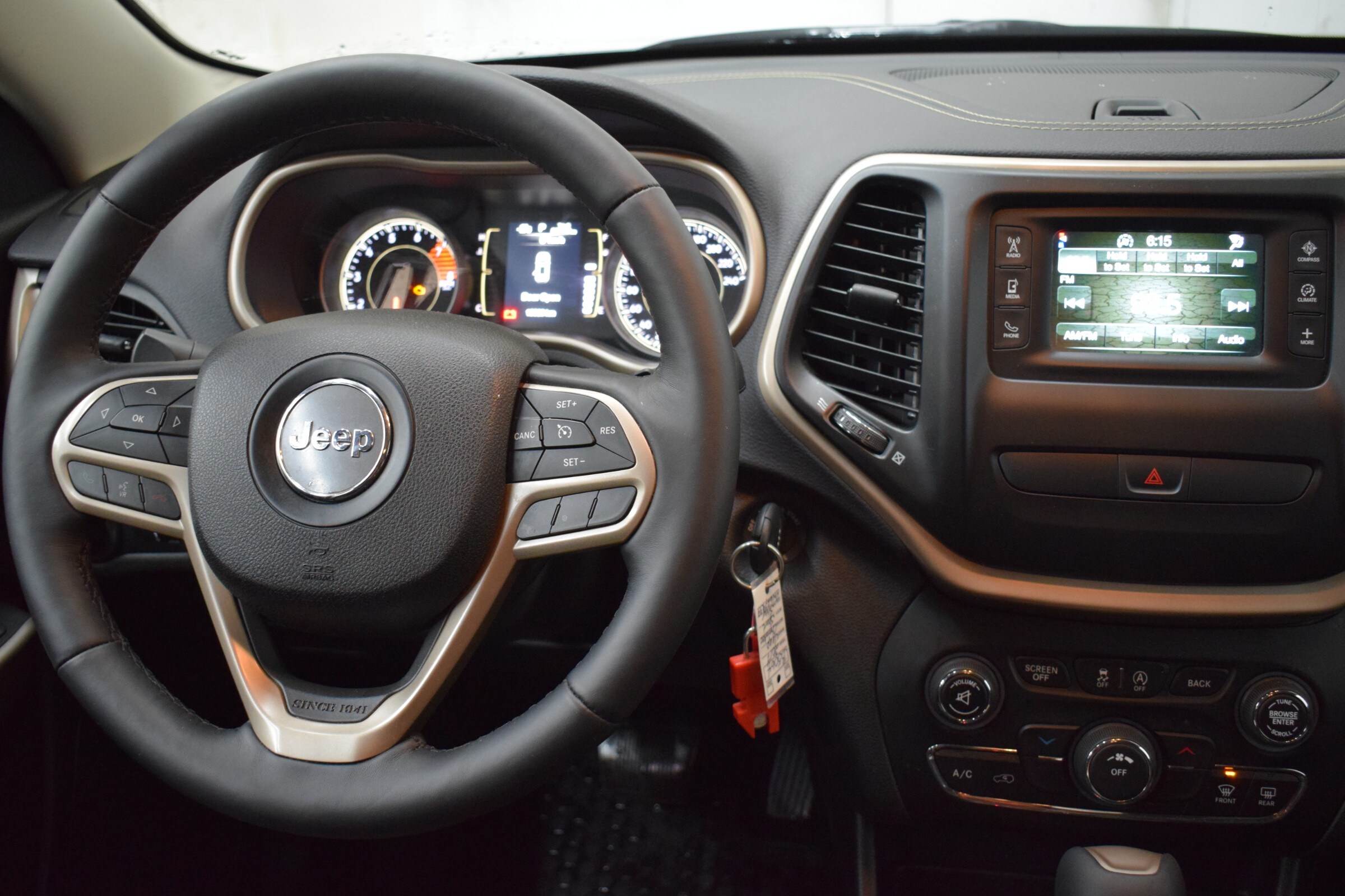 
								2017 Jeep Cherokee Sport full									