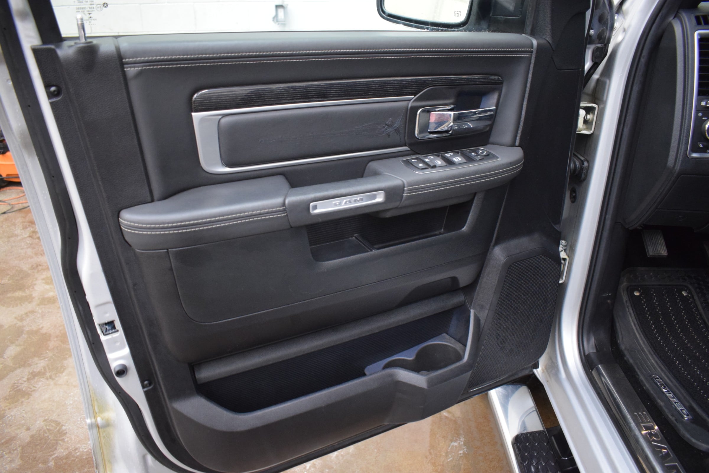 
								2016 Ram 1500 Laramie full									