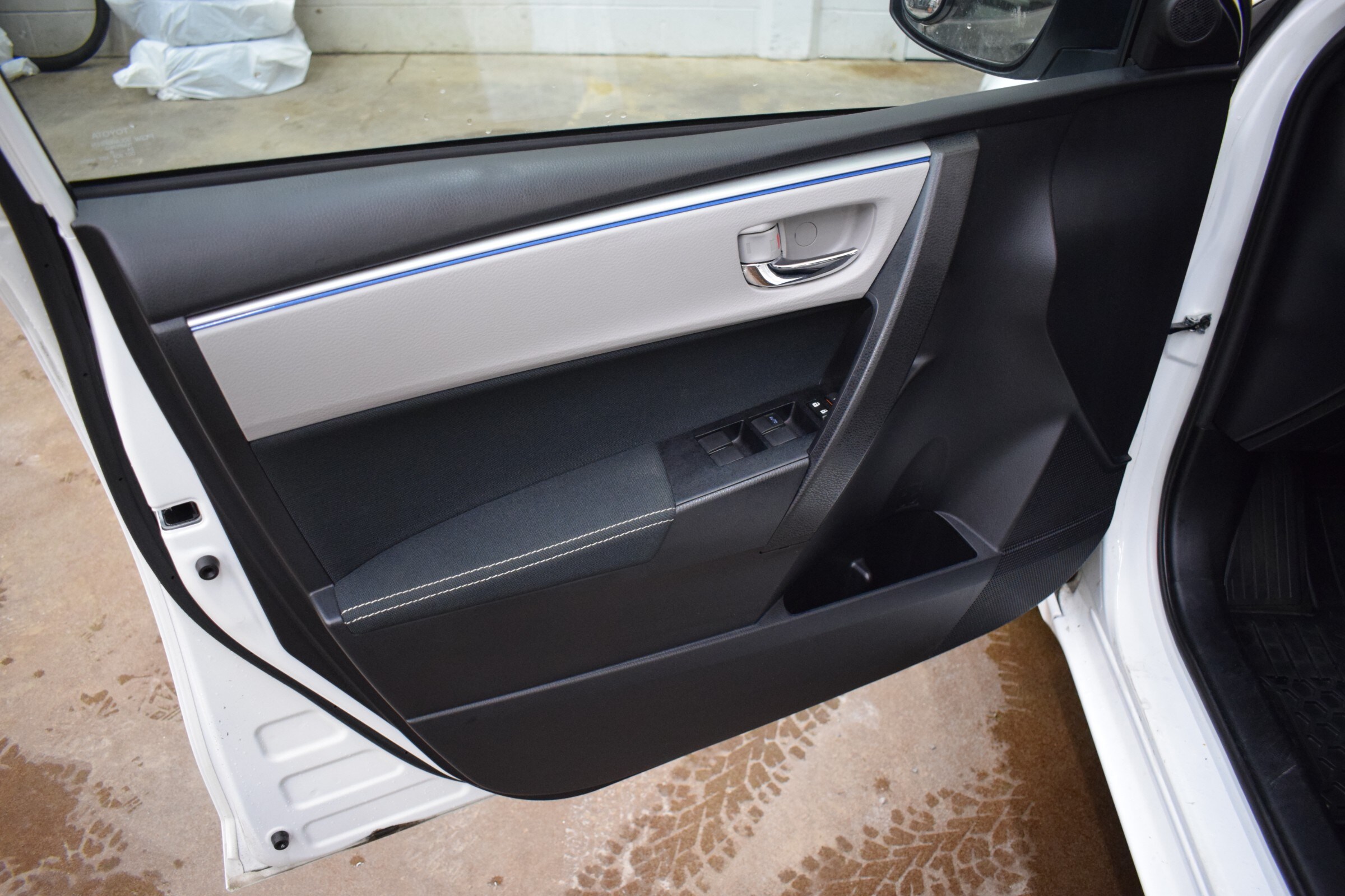 
								2016 Toyota Corolla LE full									