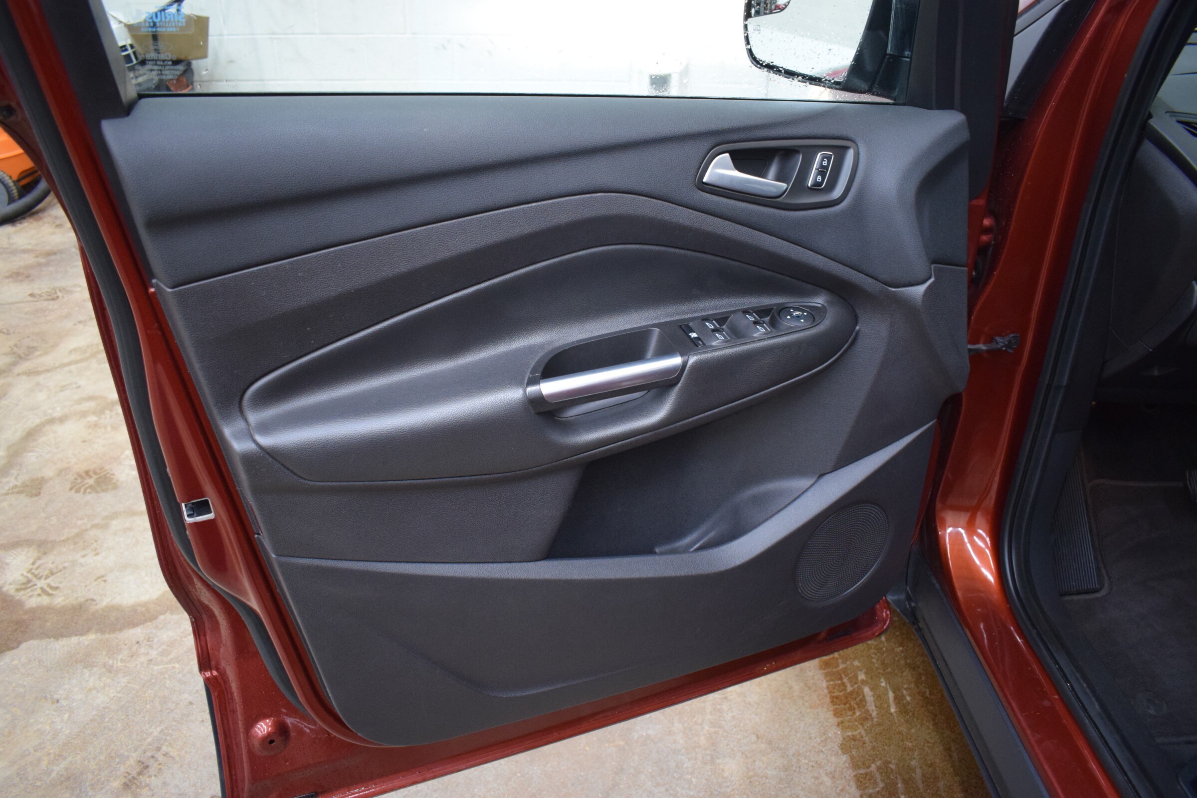 
								2015 Ford Escape SE full									