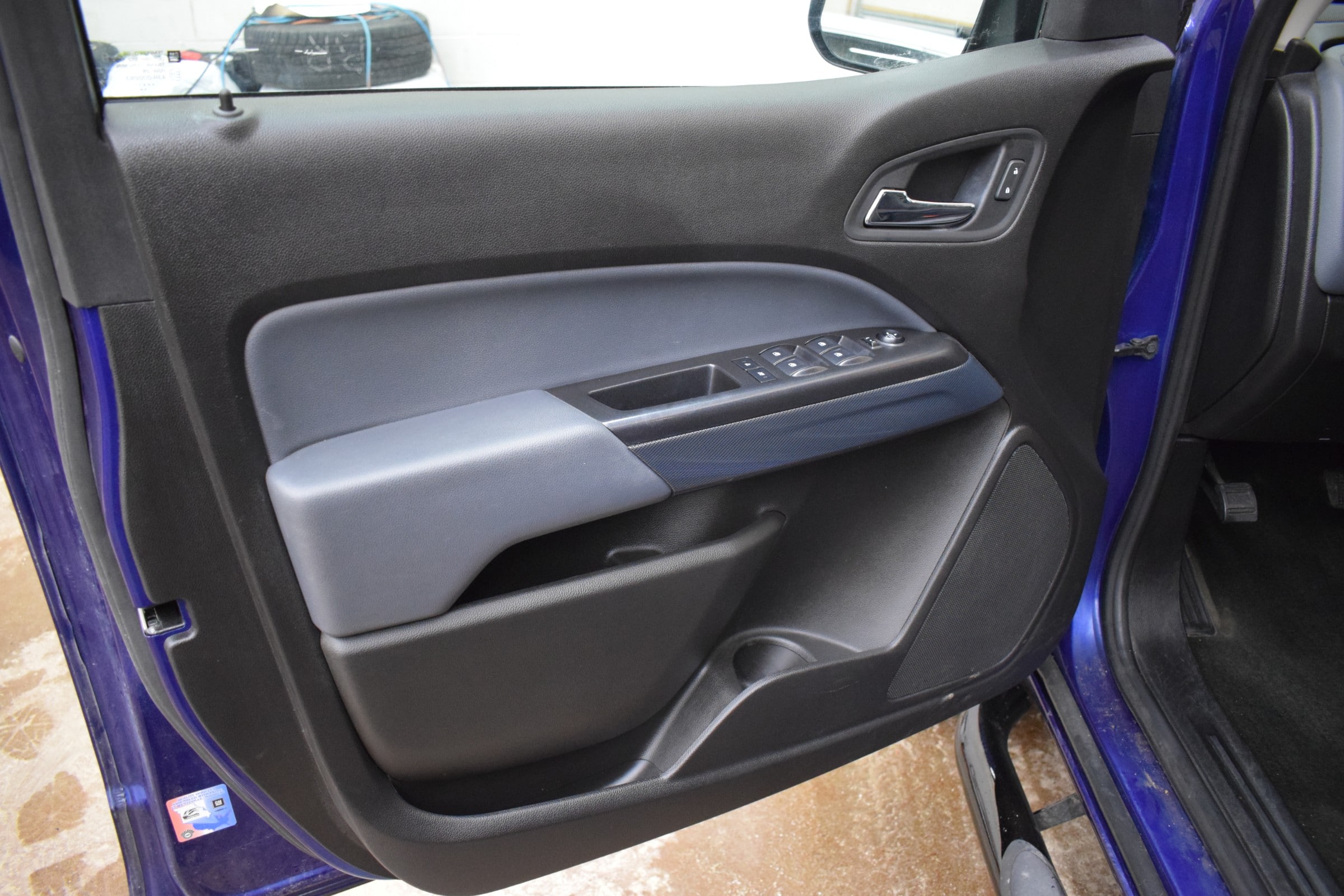 
								2017 Chevrolet Colorado Z71 full									