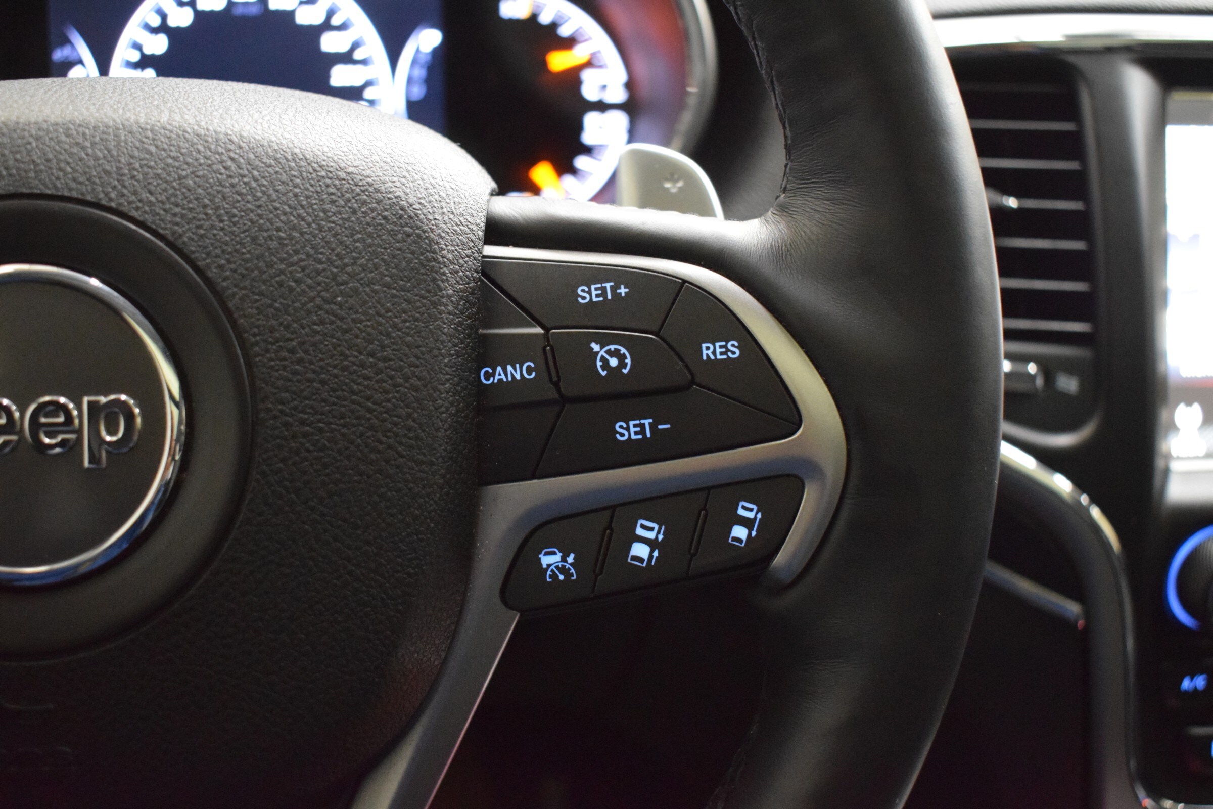
								2017 Jeep Grand Cherokee Summit full									