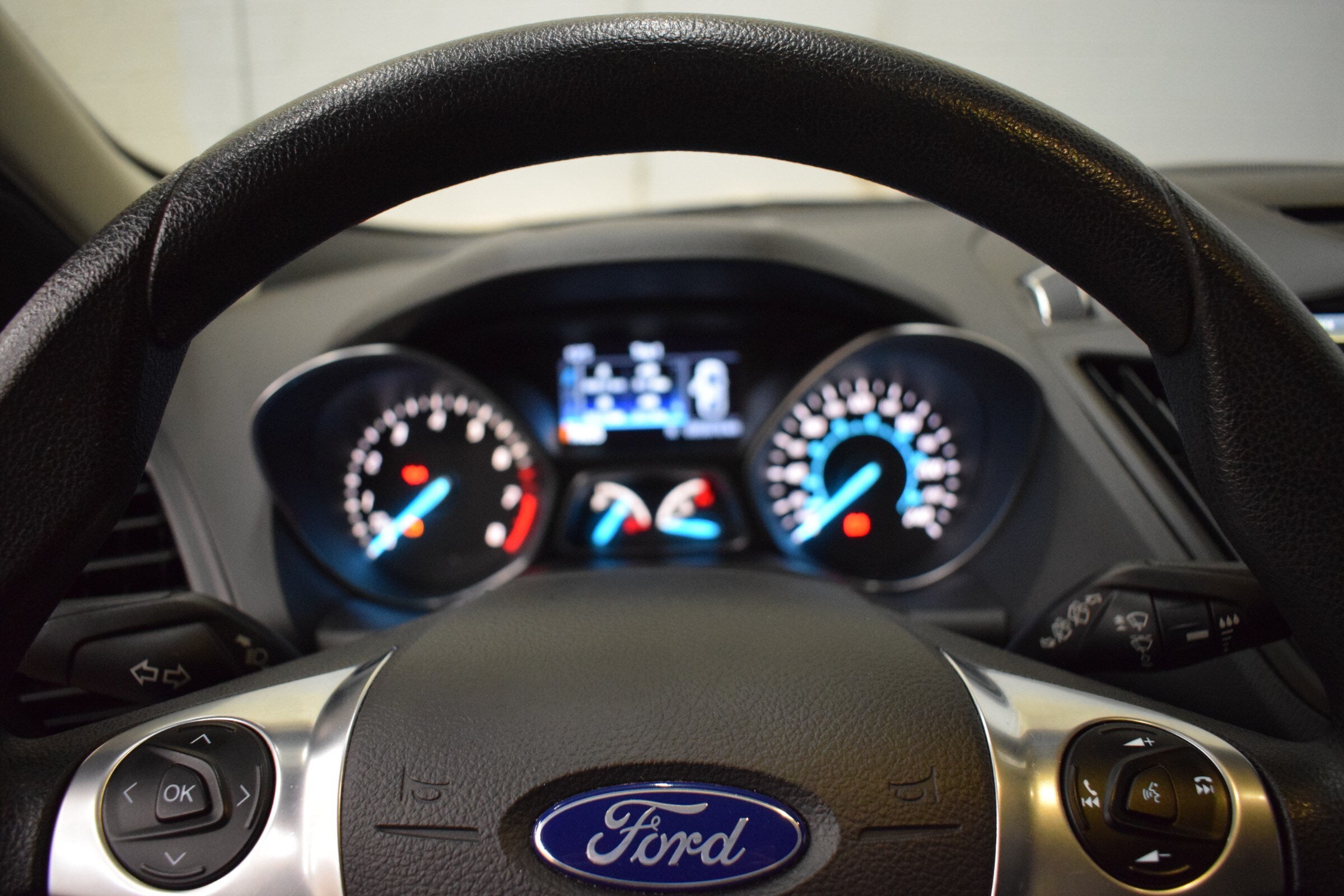 
								2015 Ford Escape SE full									