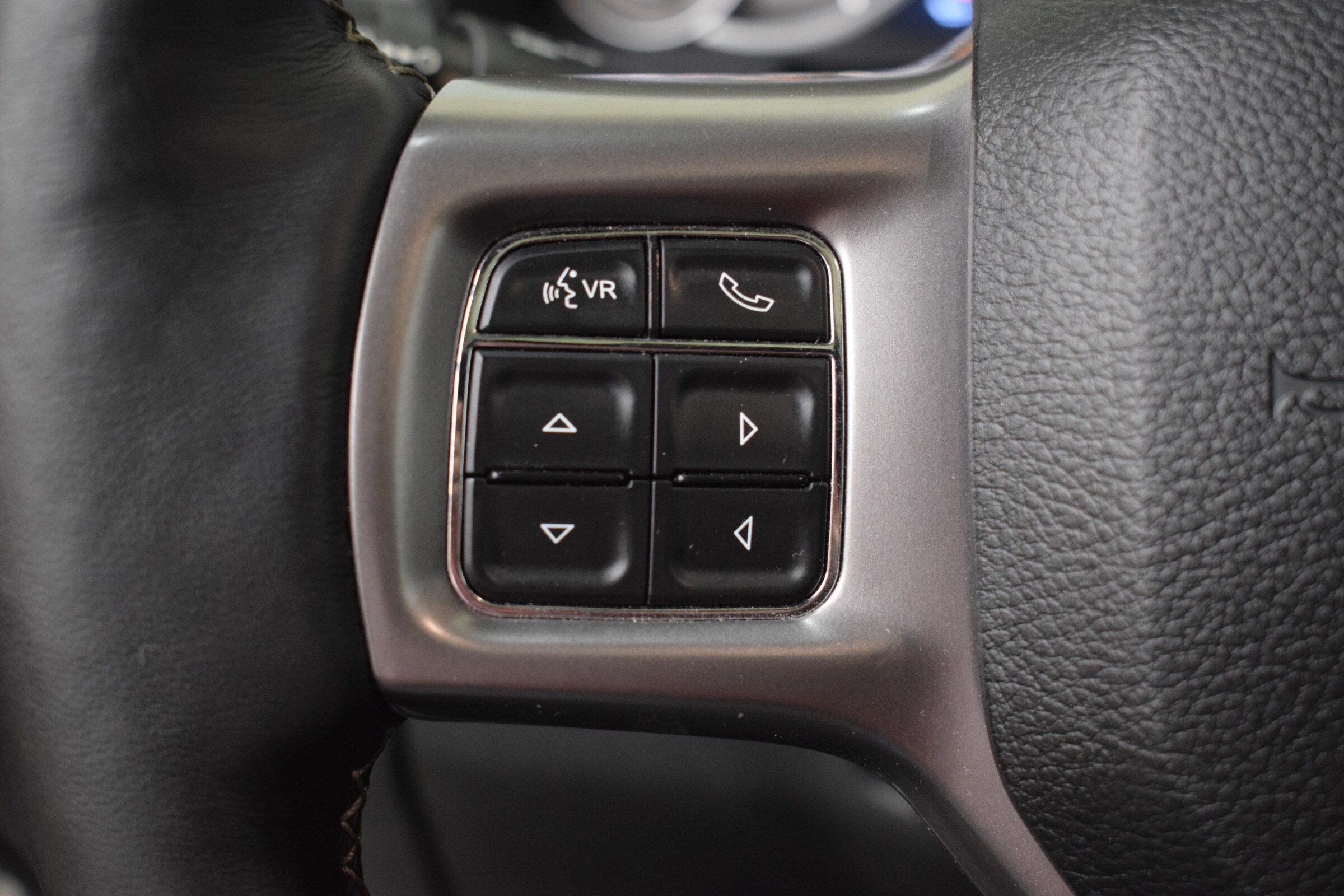 
								2016 Ram 1500 Laramie full									