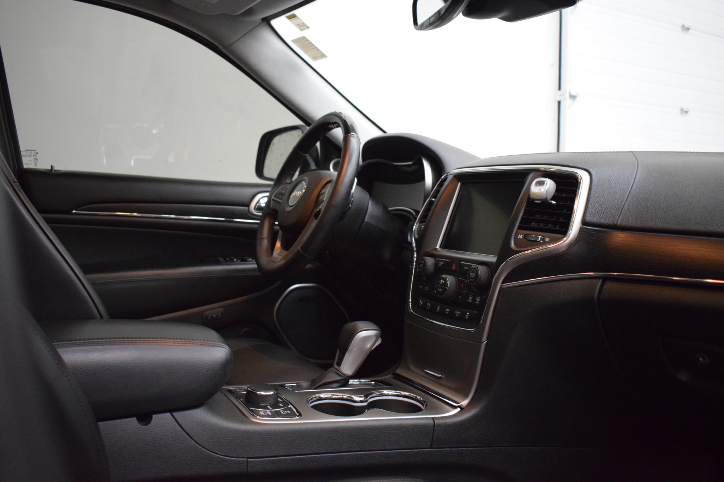
								2017 Jeep Grand Cherokee Summit full									