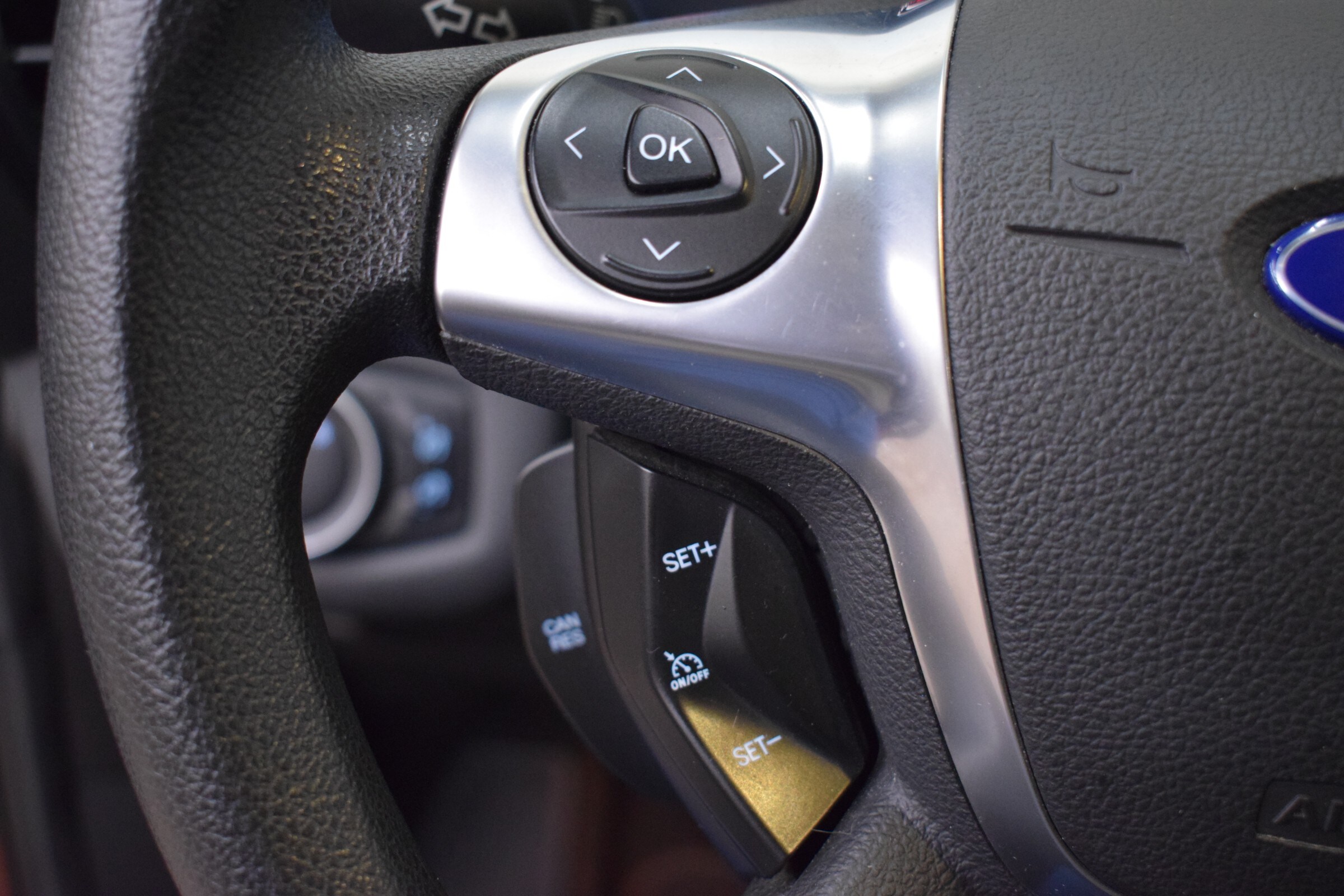 
								2015 Ford Escape SE full									