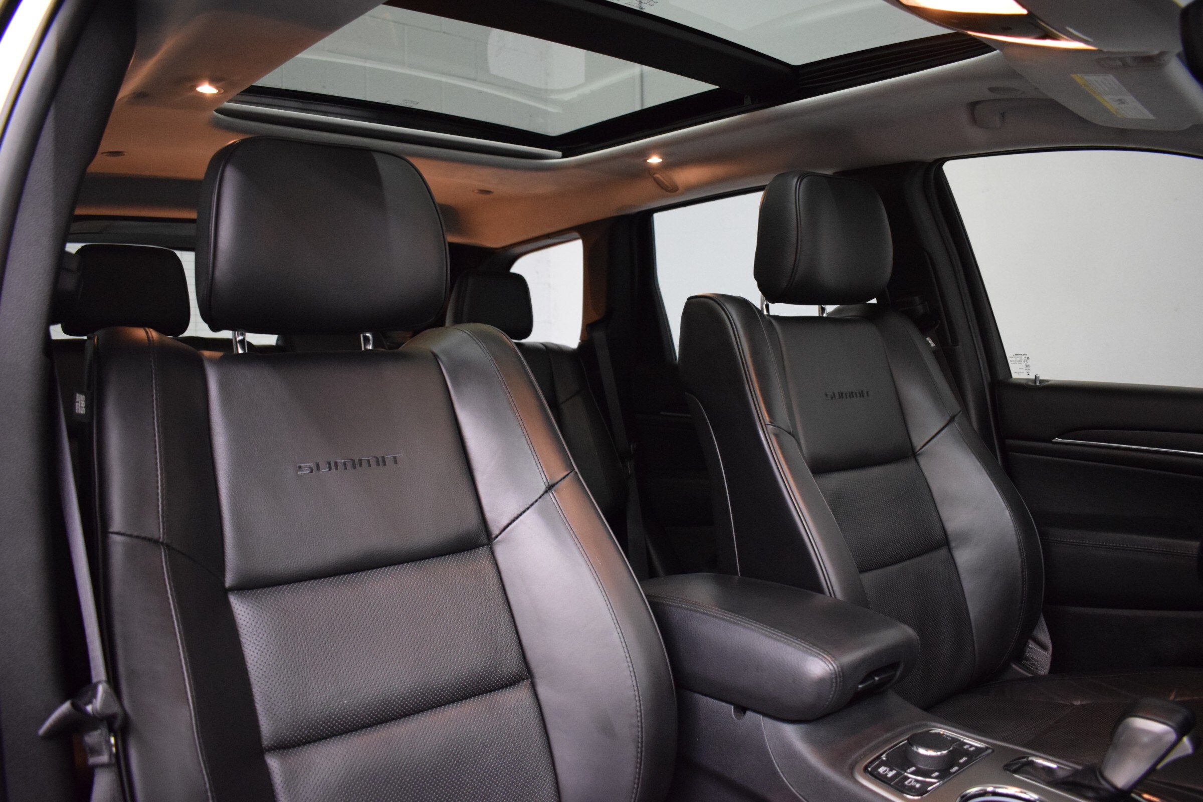 
								2017 Jeep Grand Cherokee Summit full									