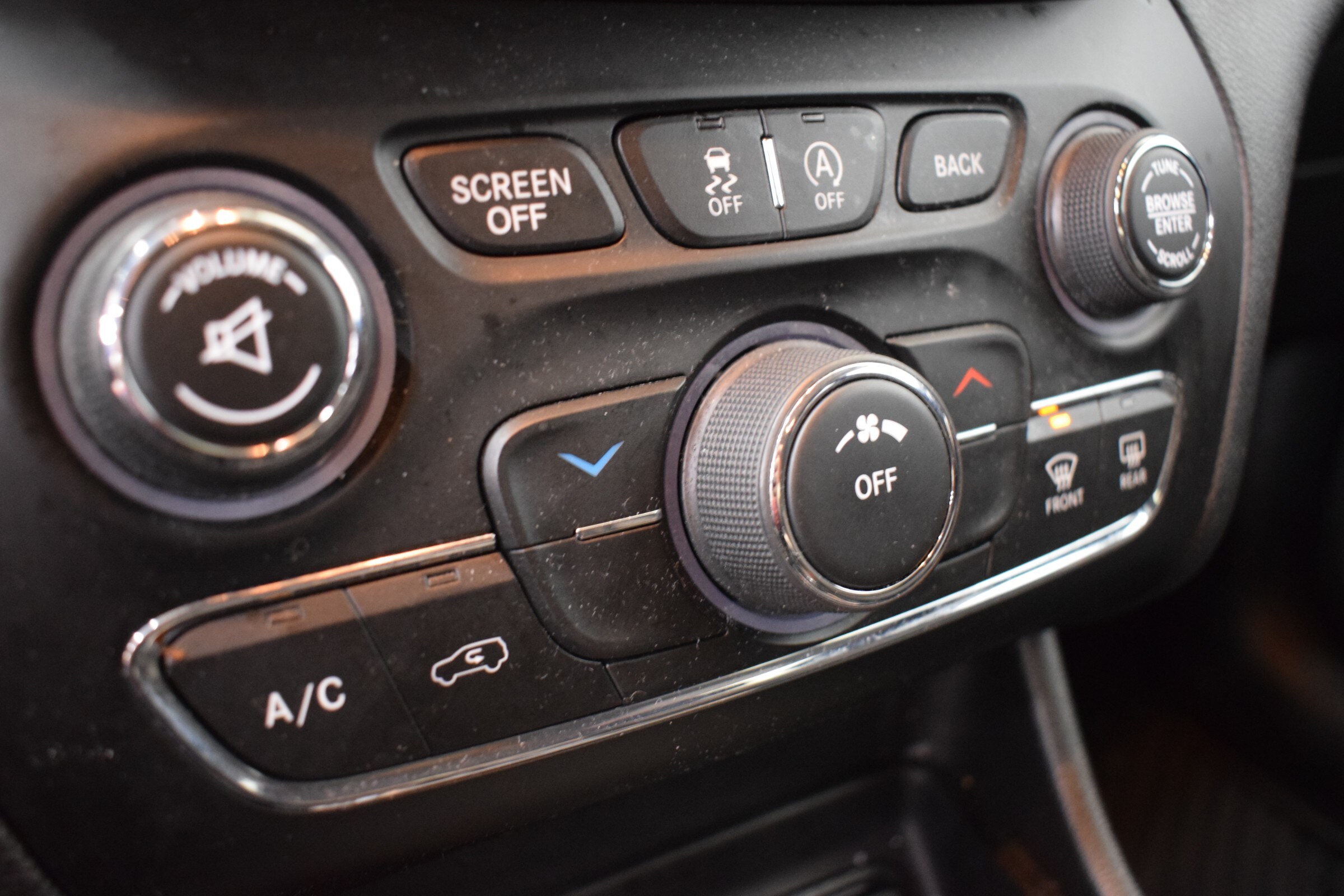 
								2017 Jeep Cherokee Sport full									
