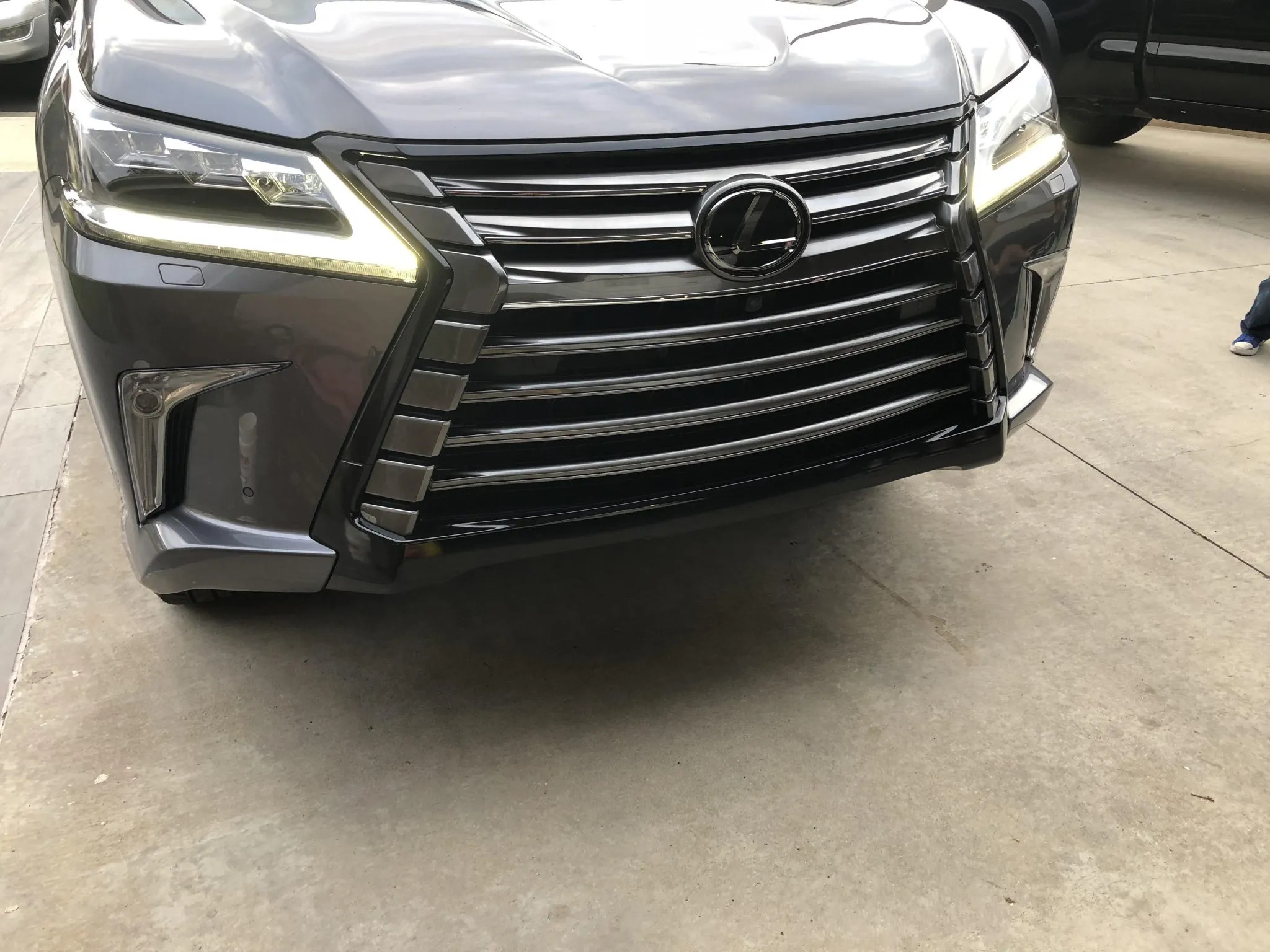 
								2018 Lexus LX570 full									