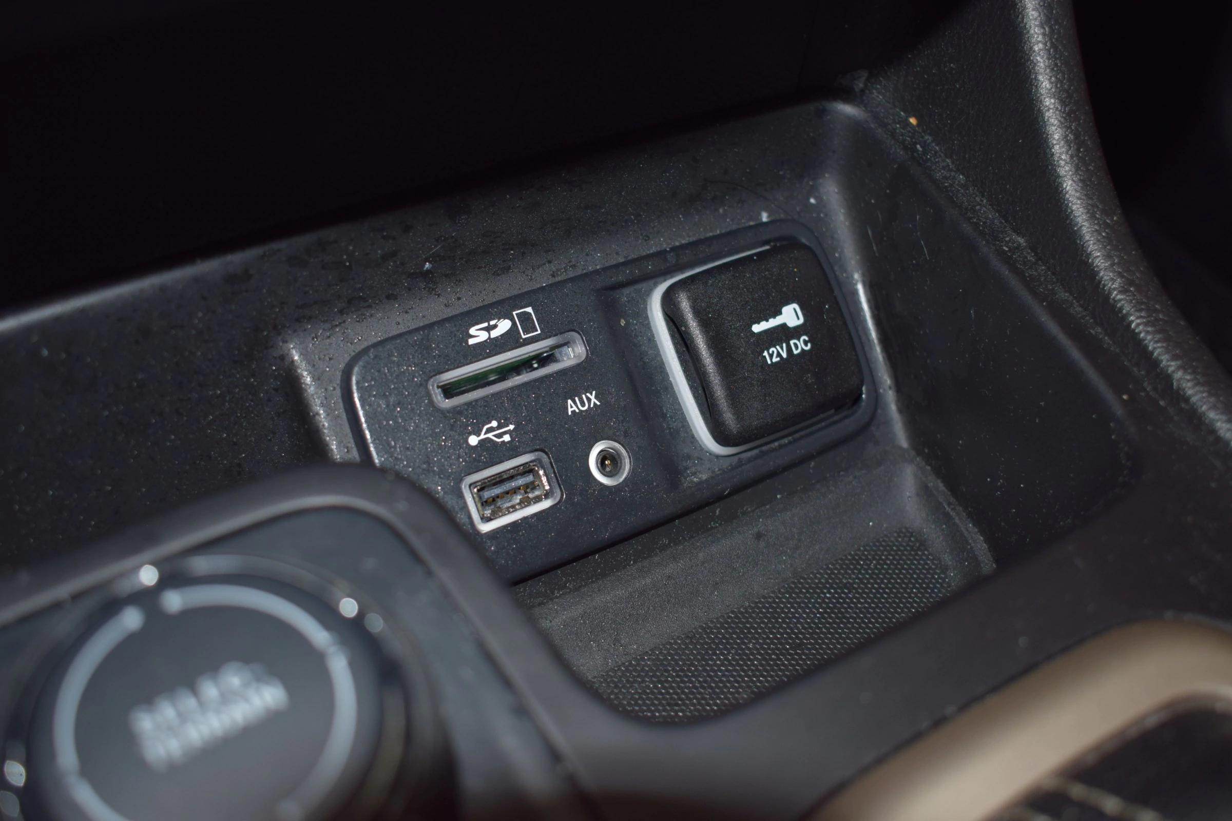 
								2017 Jeep Cherokee Sport full									