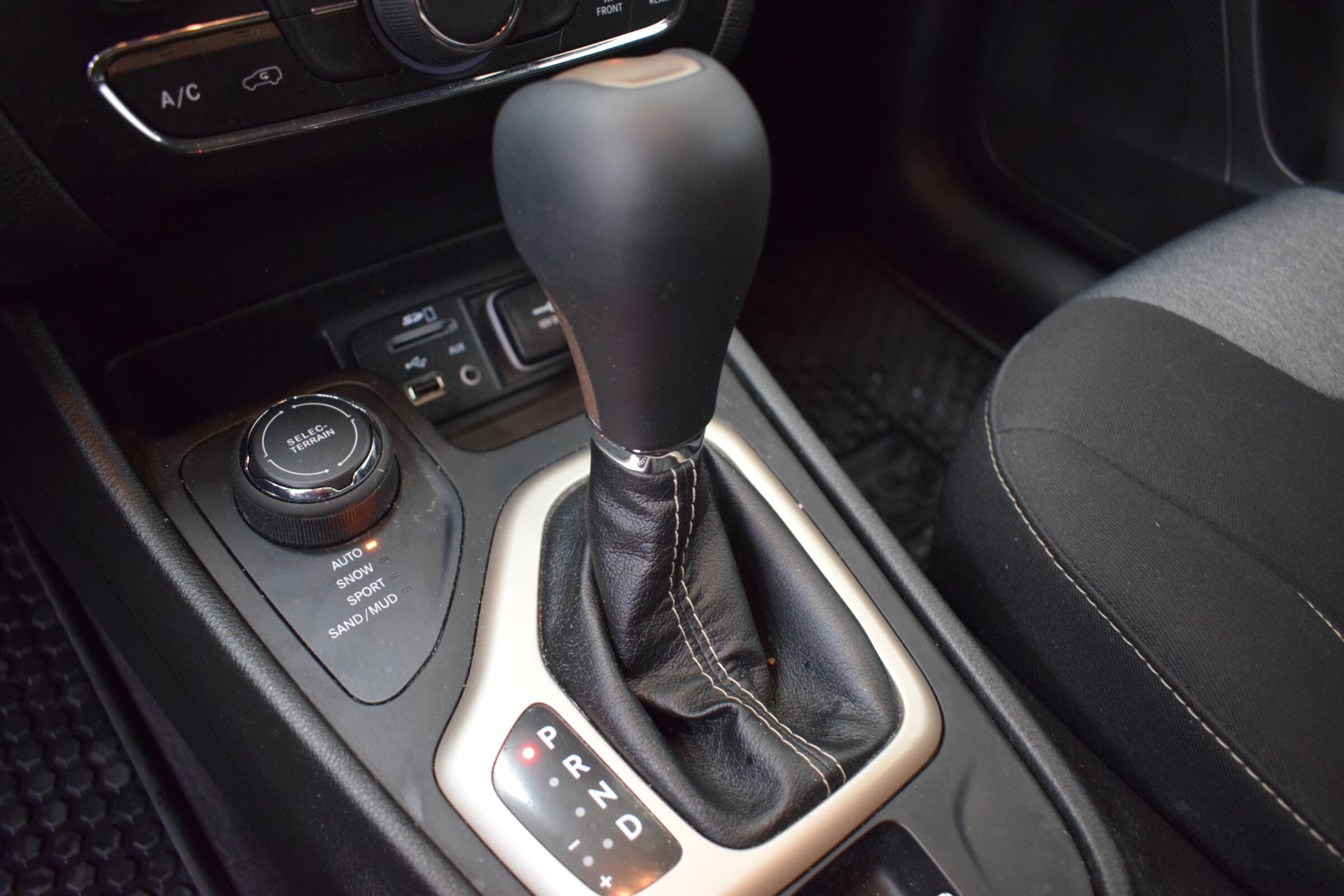 
								2017 Jeep Cherokee Sport full									