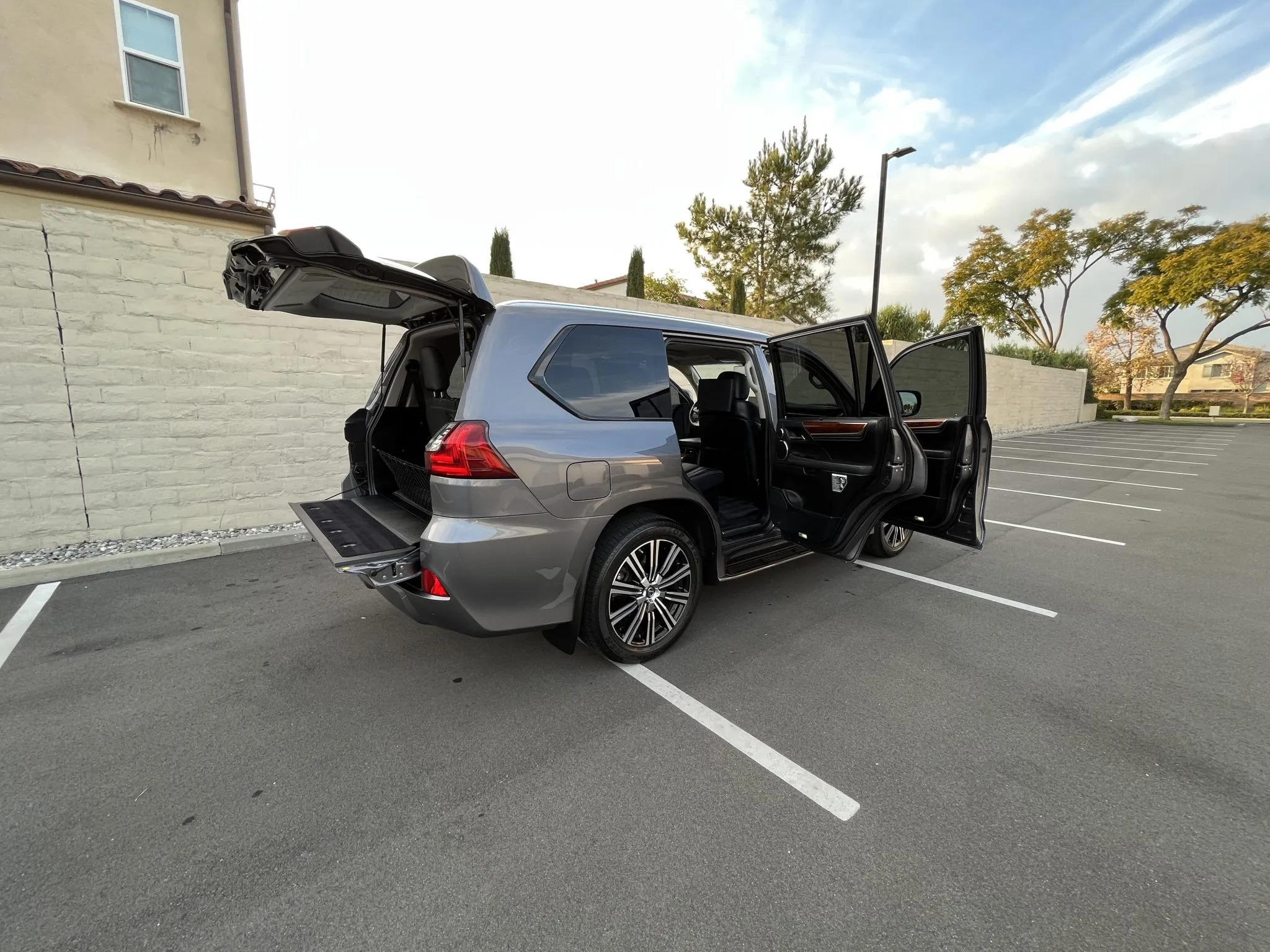 
								2018 Lexus LX570 full									
