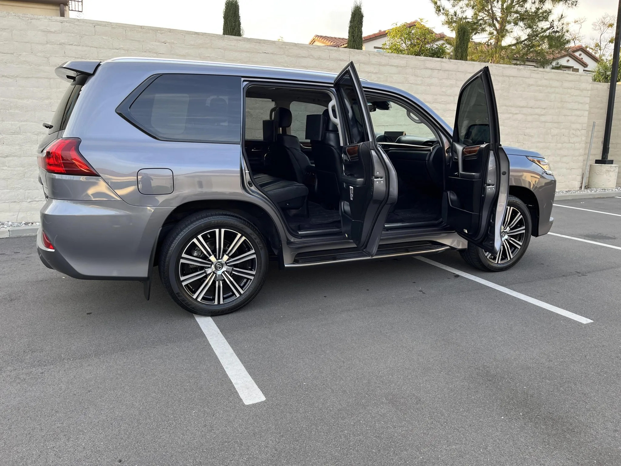 
								2018 Lexus LX570 full									