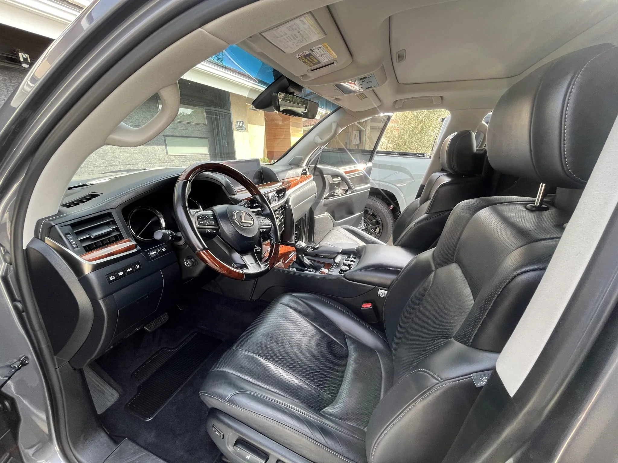 
								2018 Lexus LX570 full									