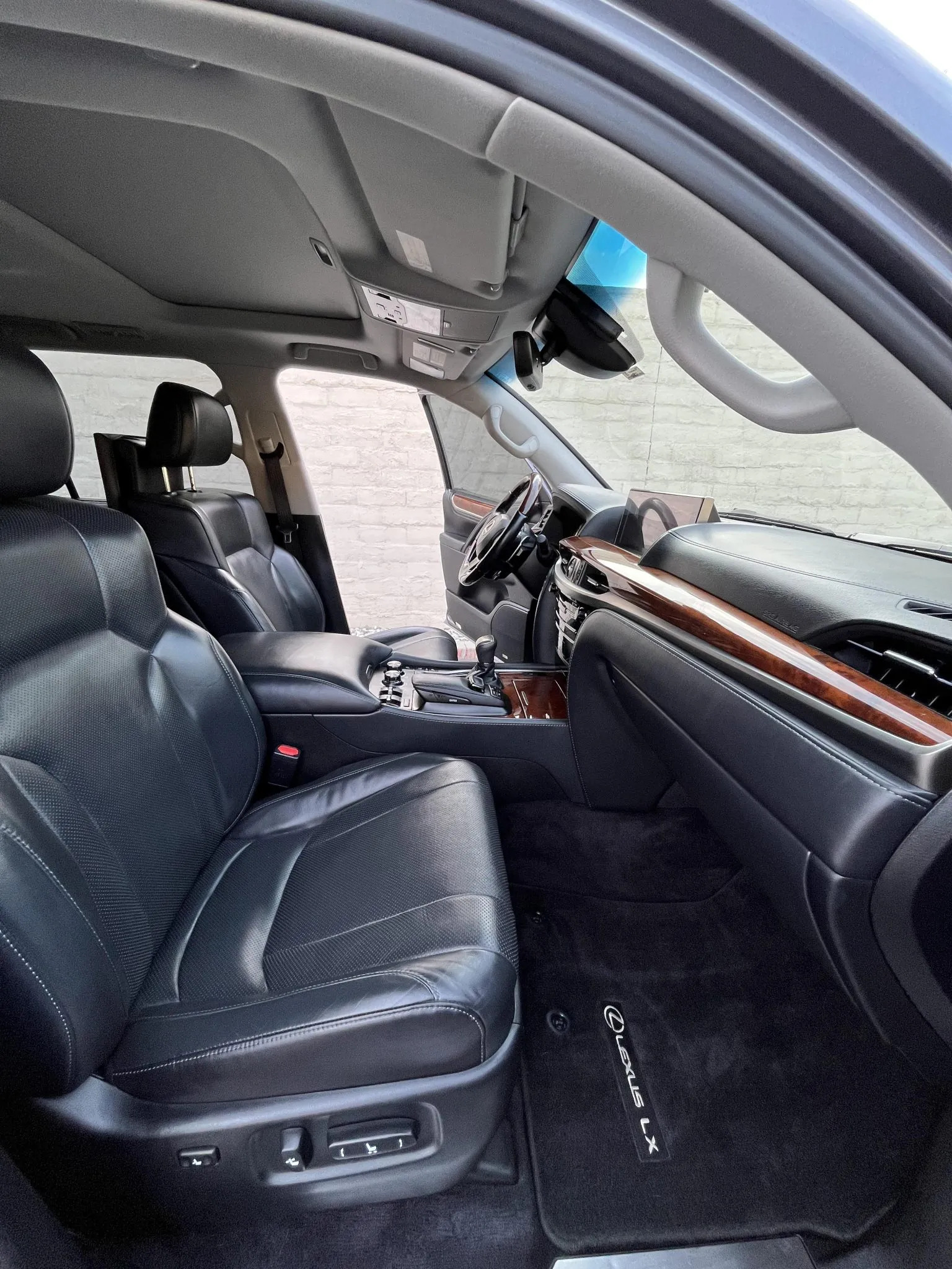 
								2018 Lexus LX570 full									