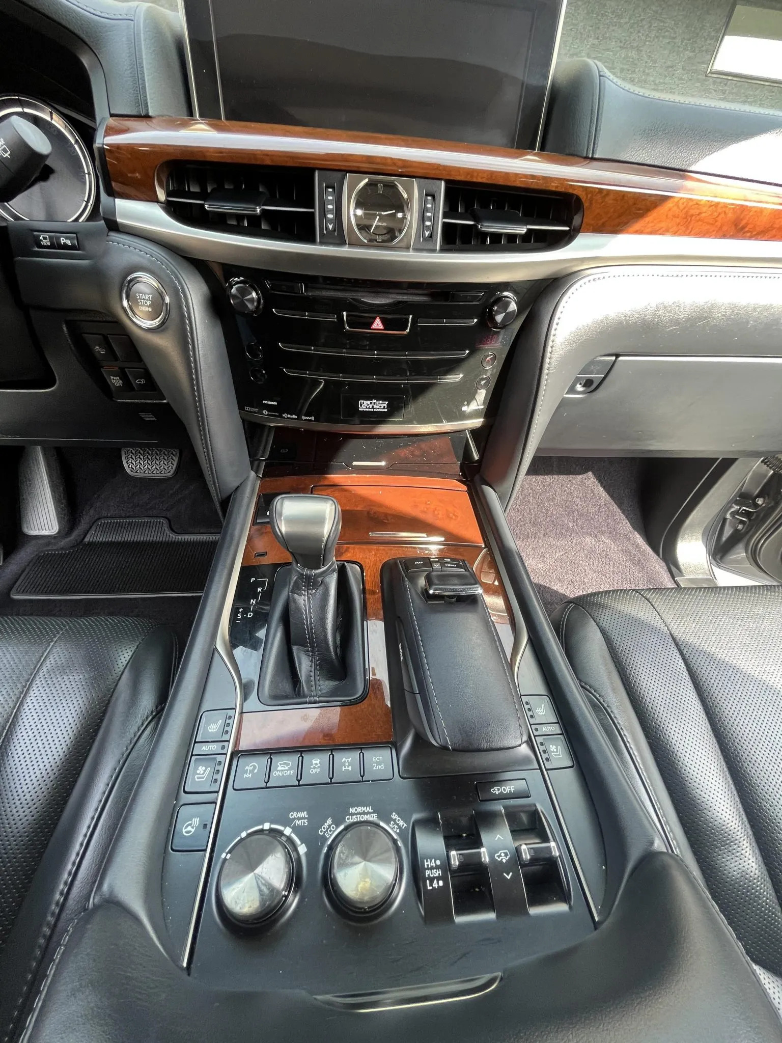 
								2018 Lexus LX570 full									
