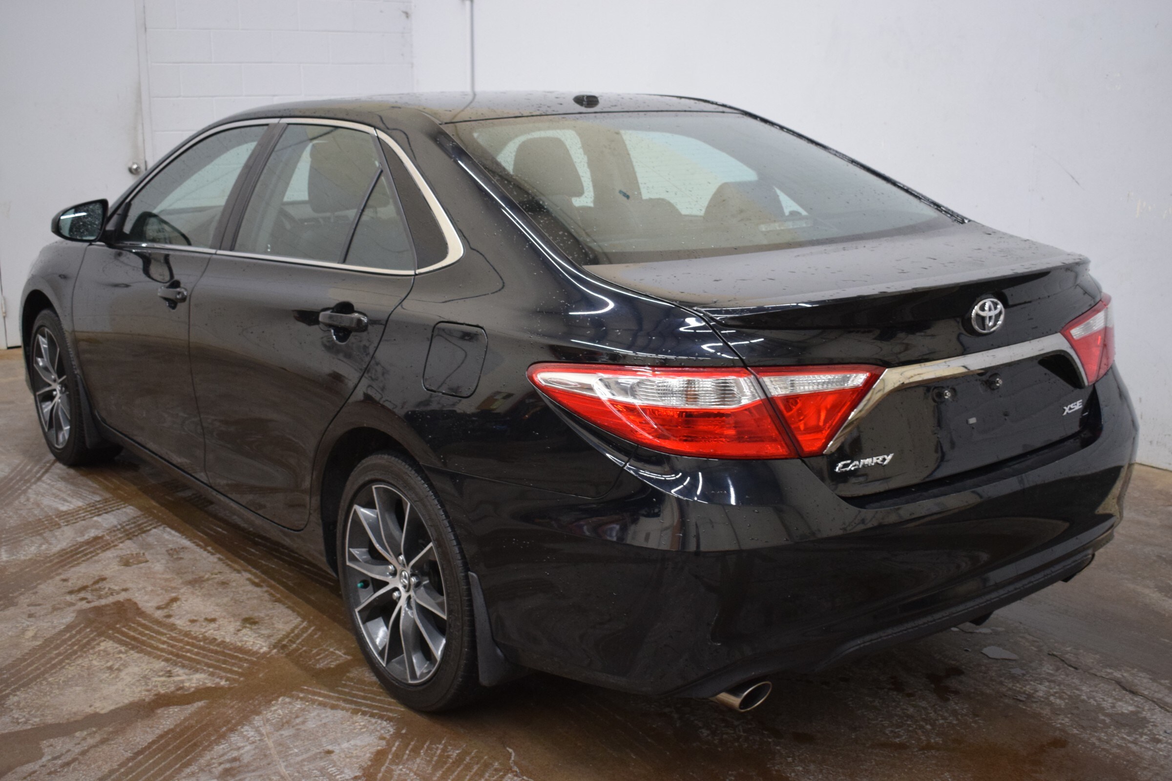 
								2015 Toyota Camry XLE full									
