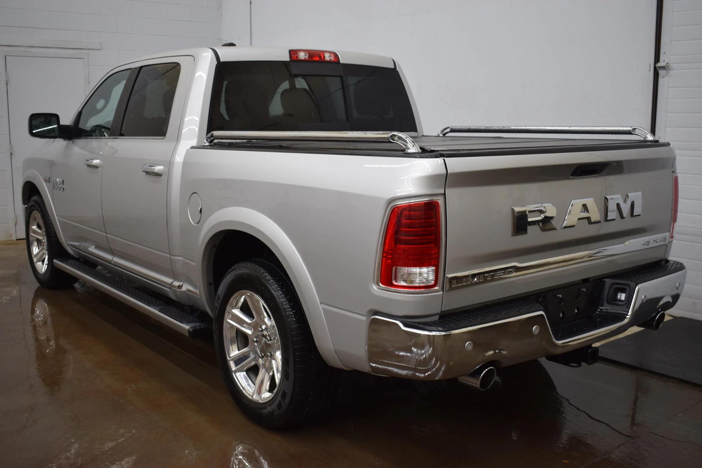 
								2016 Ram 1500 Laramie full									