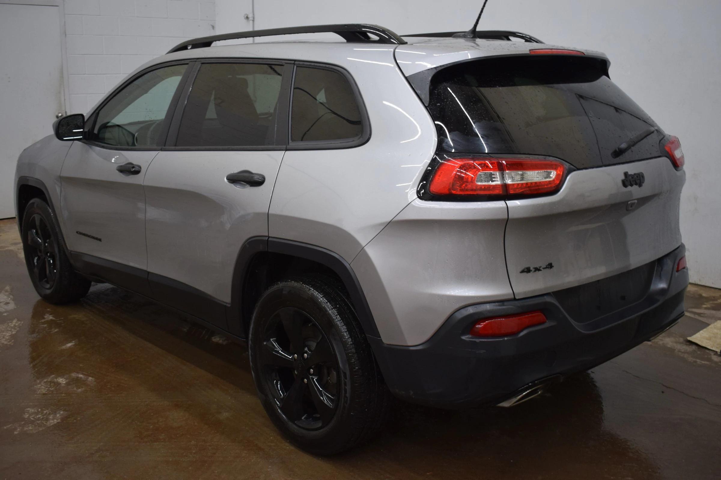 
								2017 Jeep Cherokee Sport full									