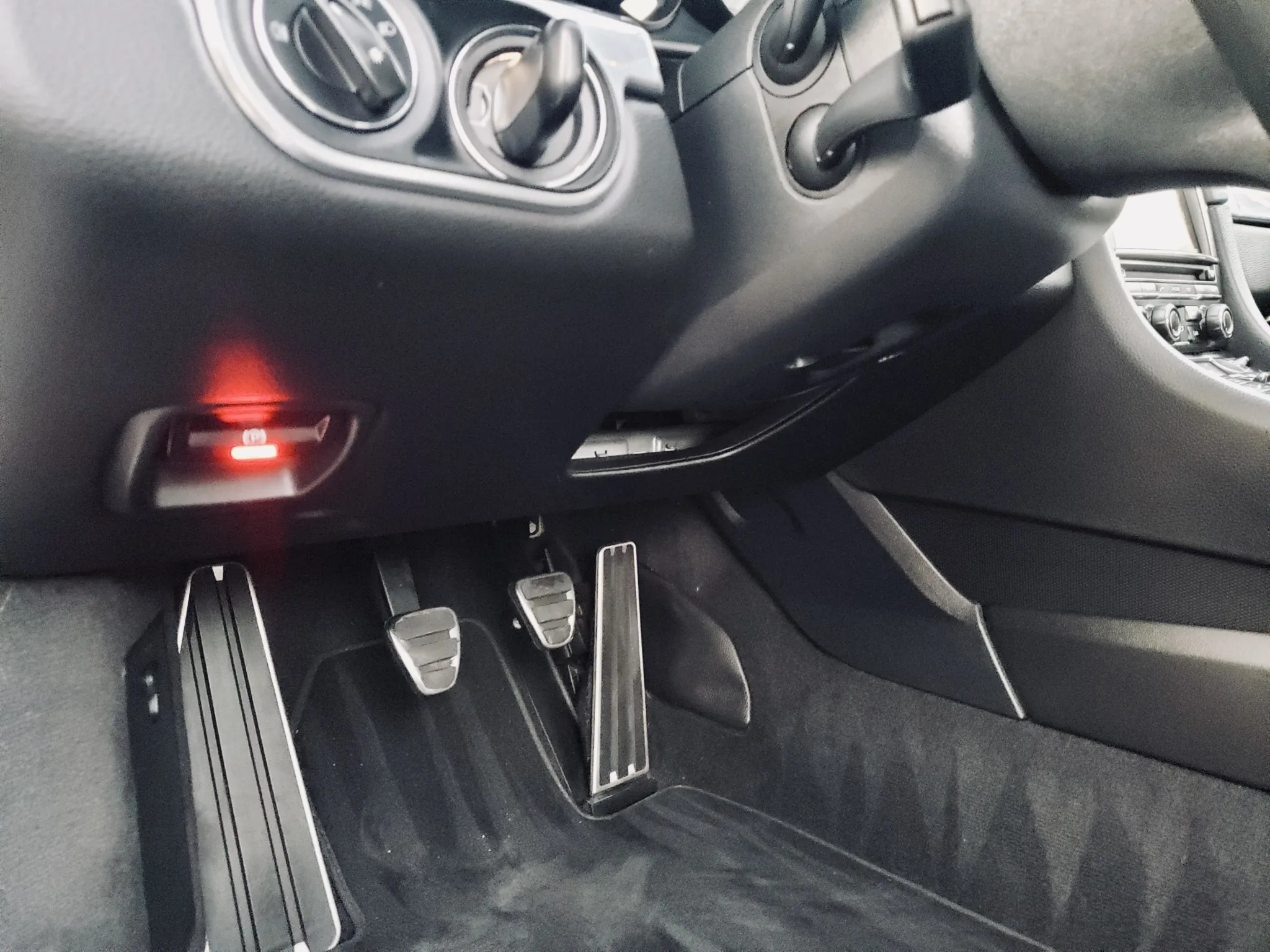 
								2013 Porsche 911 Carrera 4S Coupe full									