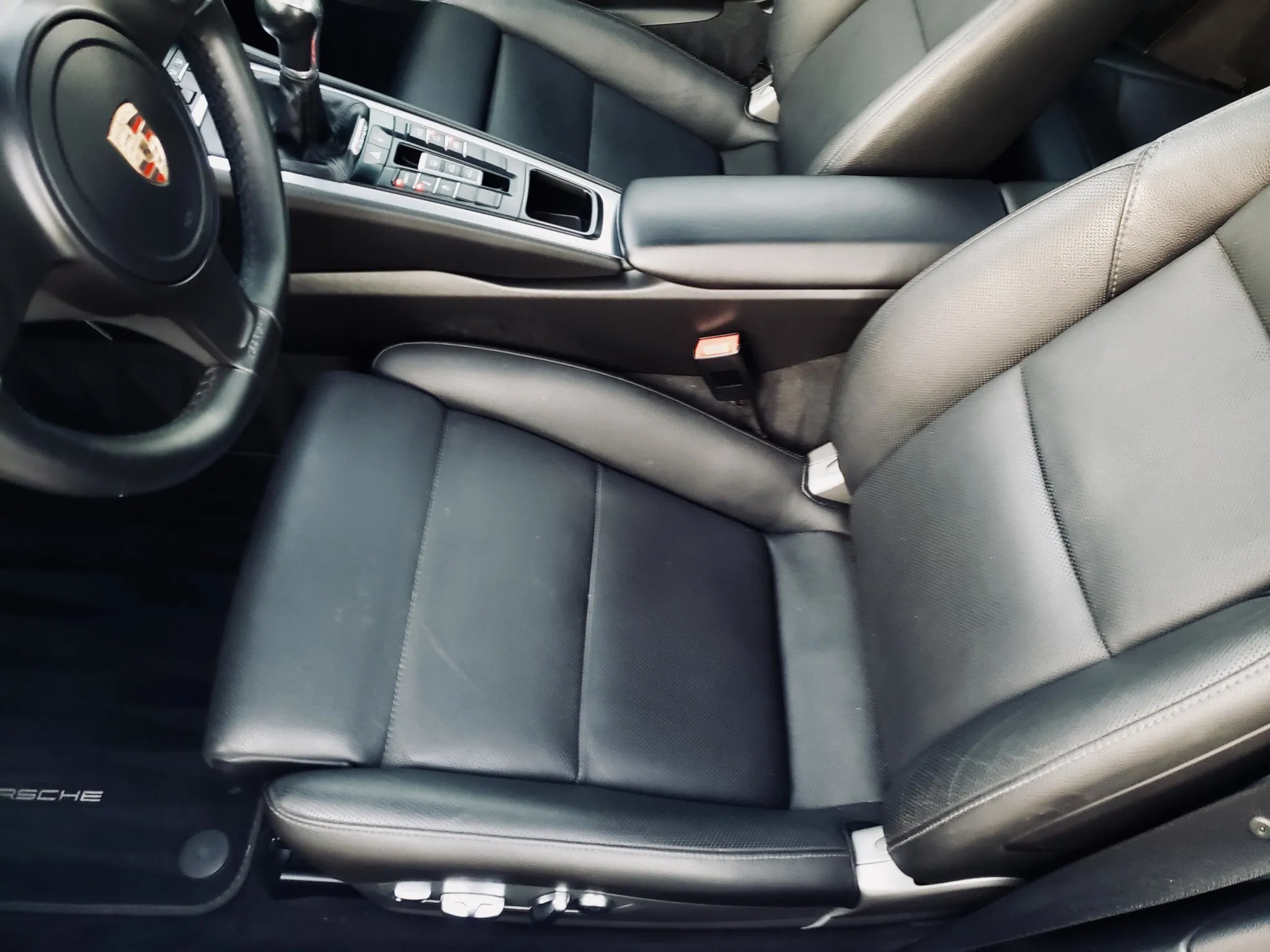 
								2013 Porsche 911 Carrera 4S Coupe full									