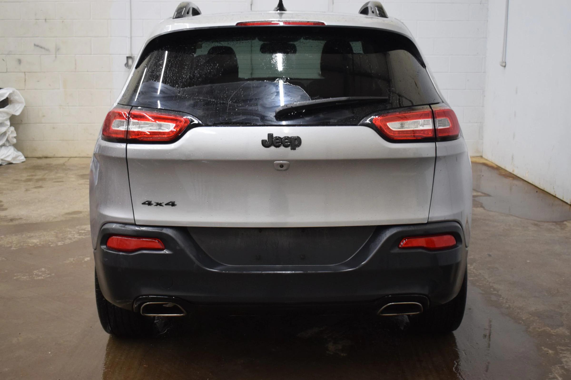 
								2017 Jeep Cherokee Sport full									