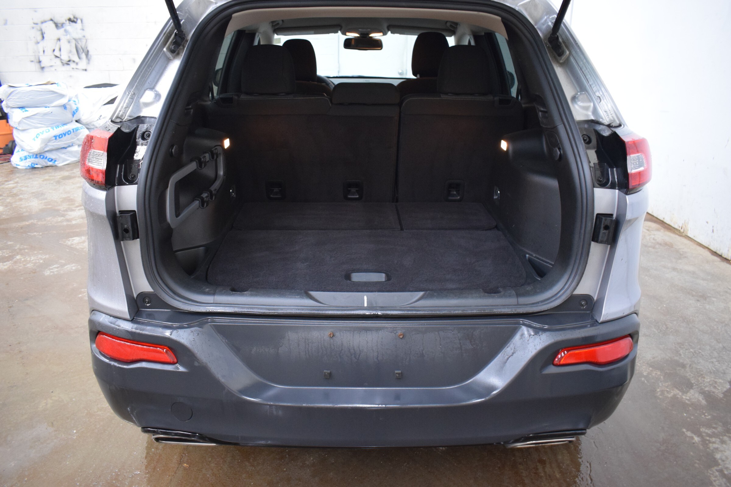 
								2017 Jeep Cherokee Sport full									